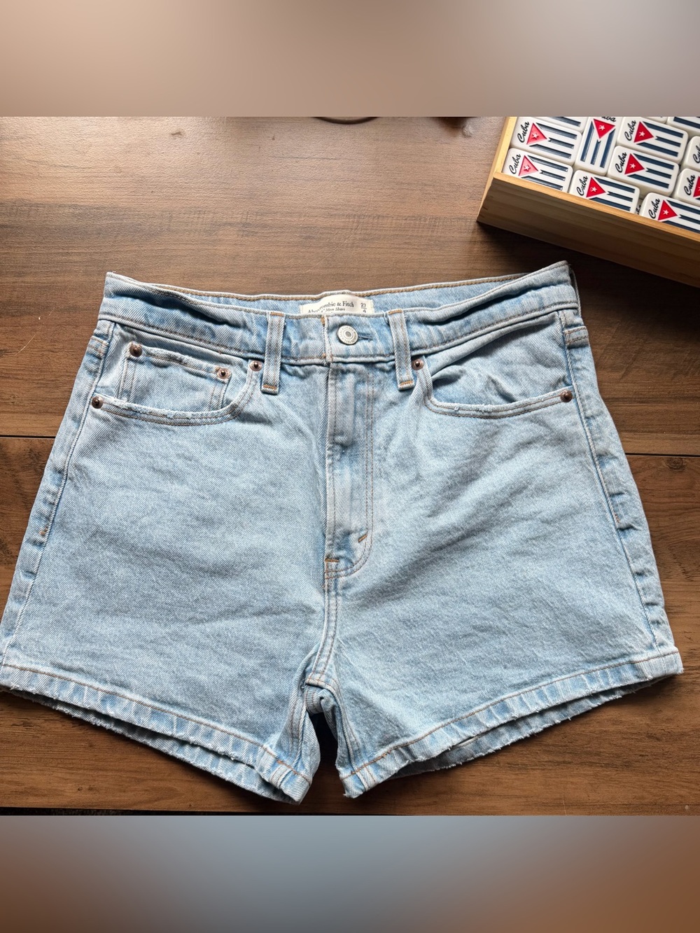 Abercrombie & Fitch “The 4” mom short”